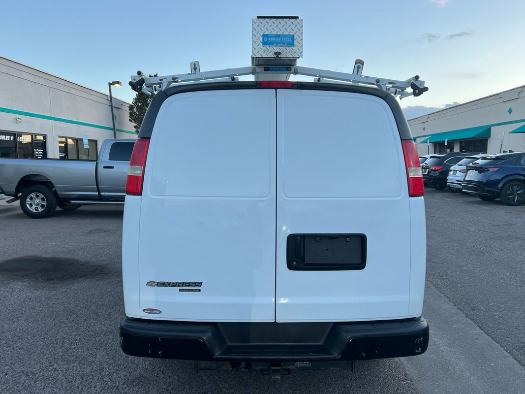 2015 Chevrolet Express 3500 Cargo Van photo 3