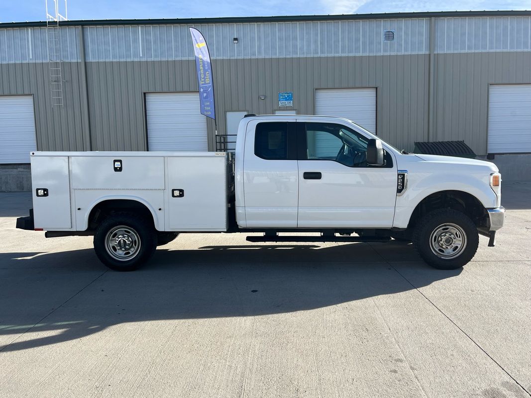 2021 Ford F-250 XL photo 2