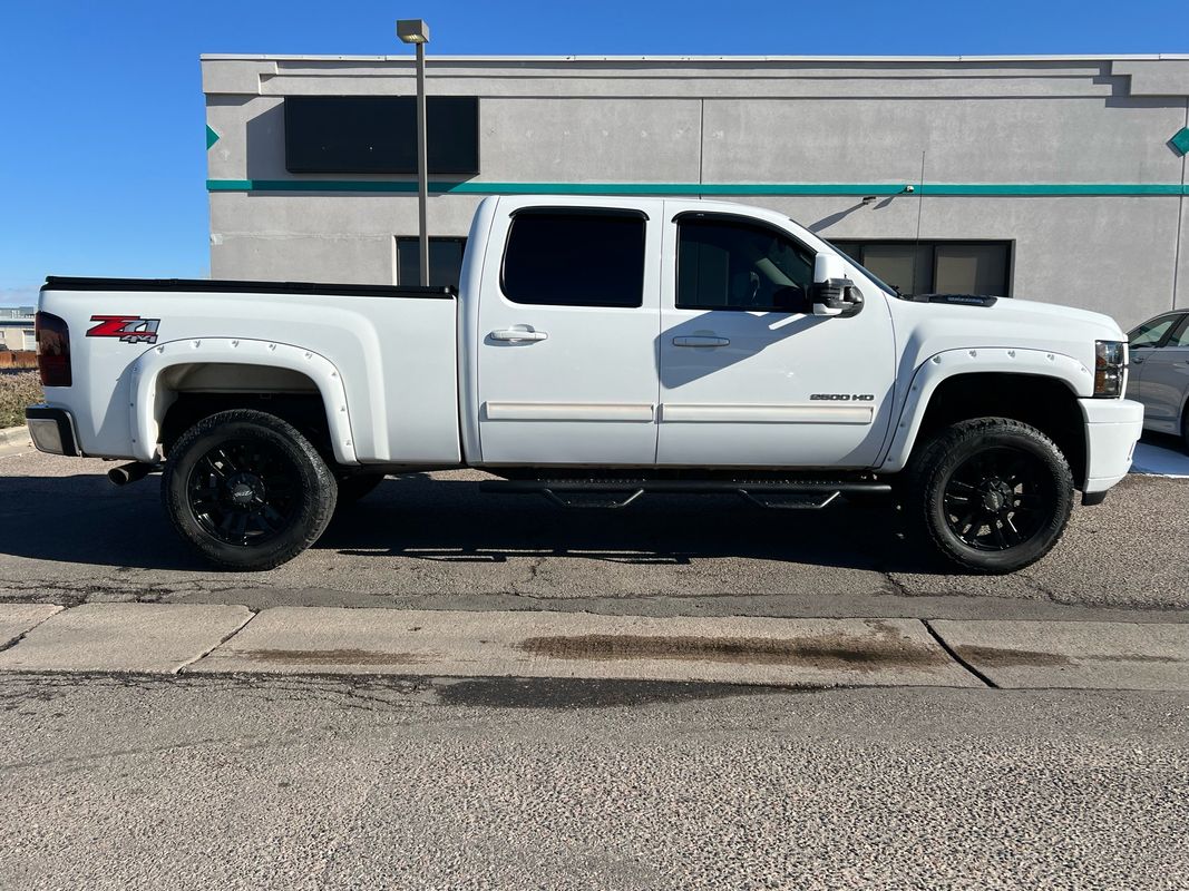2014 Chevrolet Silverado 2500HD LT Z71 photo 2