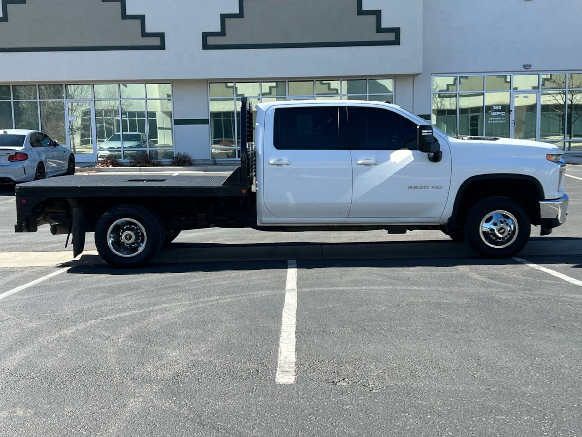 2022 Chevrolet Silverado 3500HD LT - Photo 2