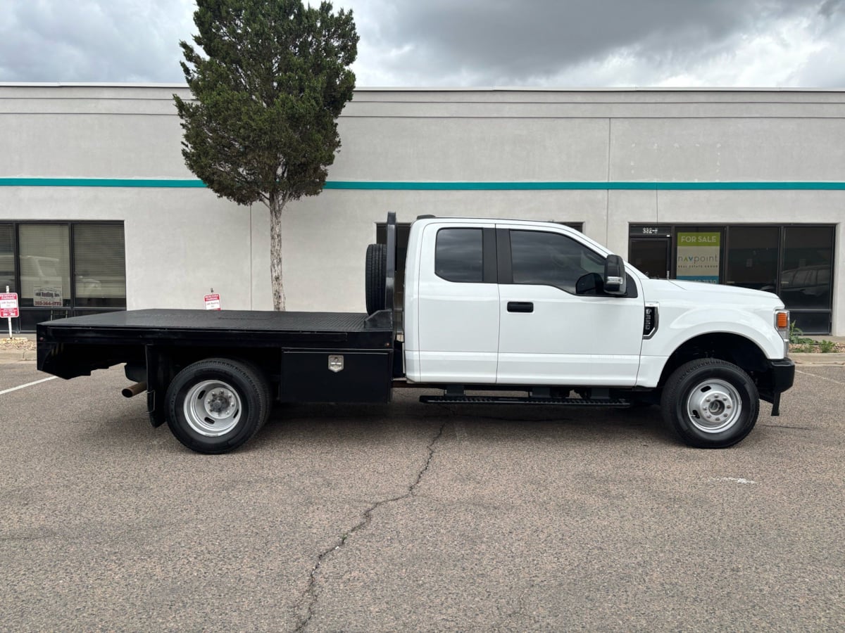 2020 Ford F-350 Super Duty Chassis Cab XL - Photo 2