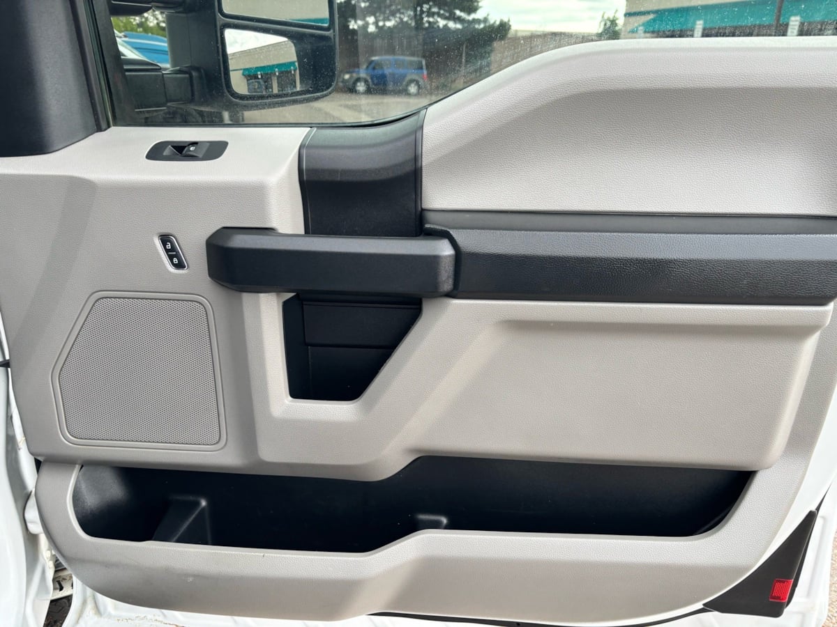 2020 Ford F-350 Super Duty Chassis Cab XL - Photo 14