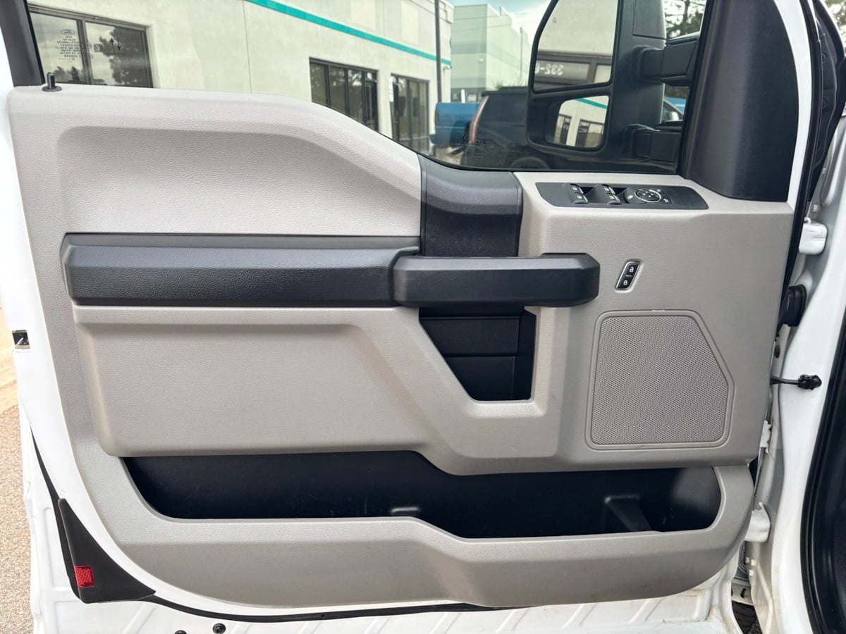 2020 Ford F-350 Super Duty Chassis Cab XL - Photo 20