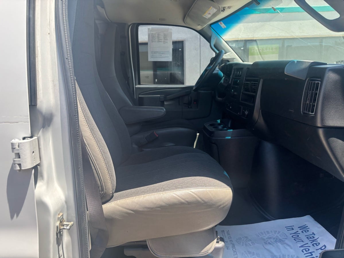 2020 GMC Savana Cargo Work Van - Photo 10
