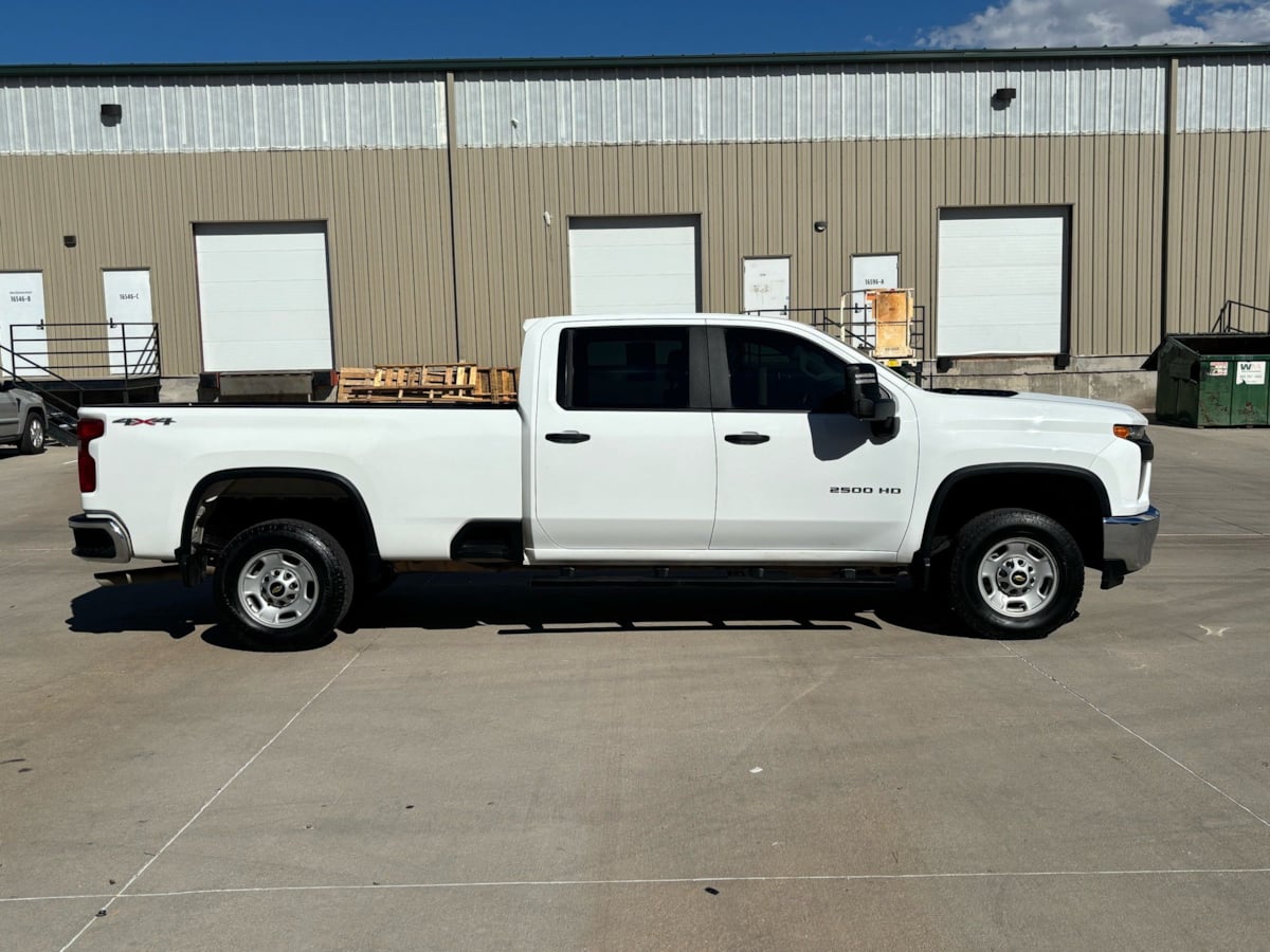 Chevrolet Silverado photo 2