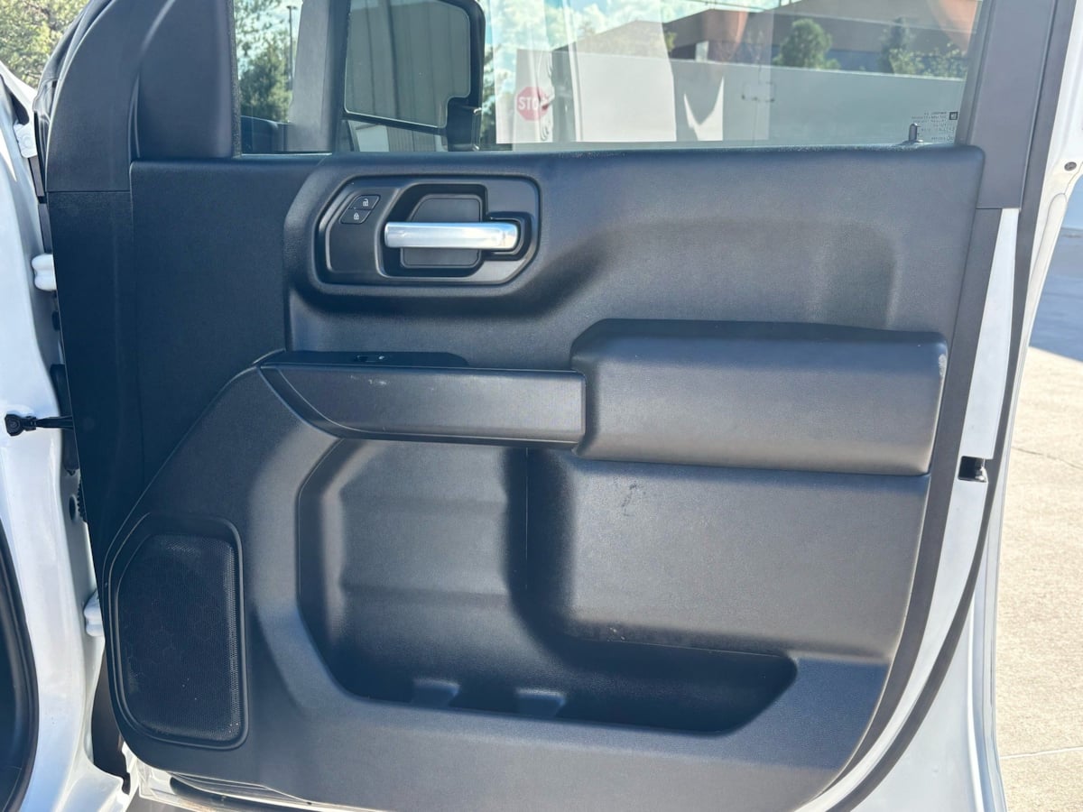 Chevrolet Silverado photo 12