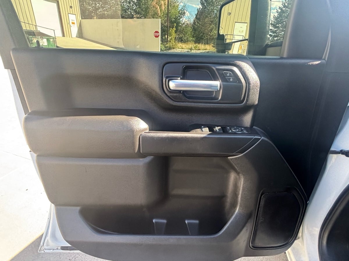 Chevrolet Silverado photo 18