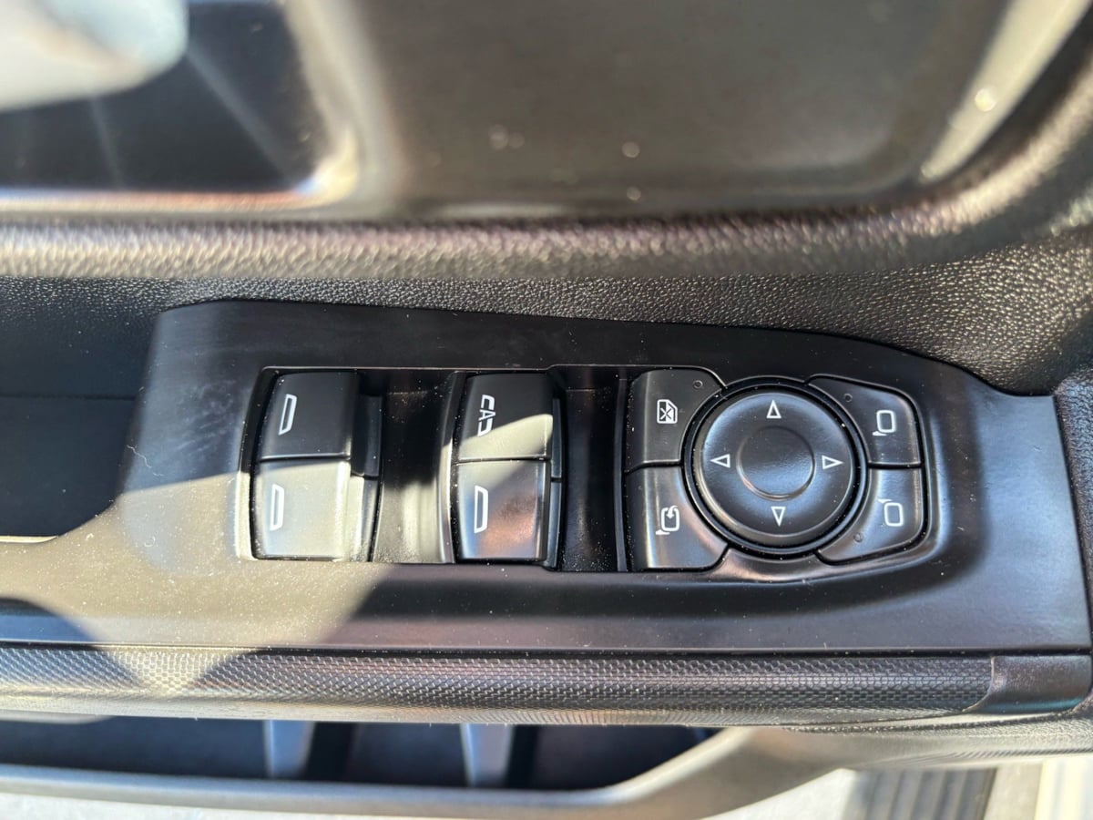 Chevrolet Silverado photo 19