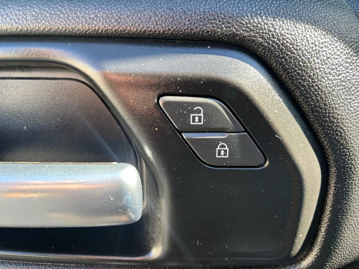 Chevrolet Silverado photo 20