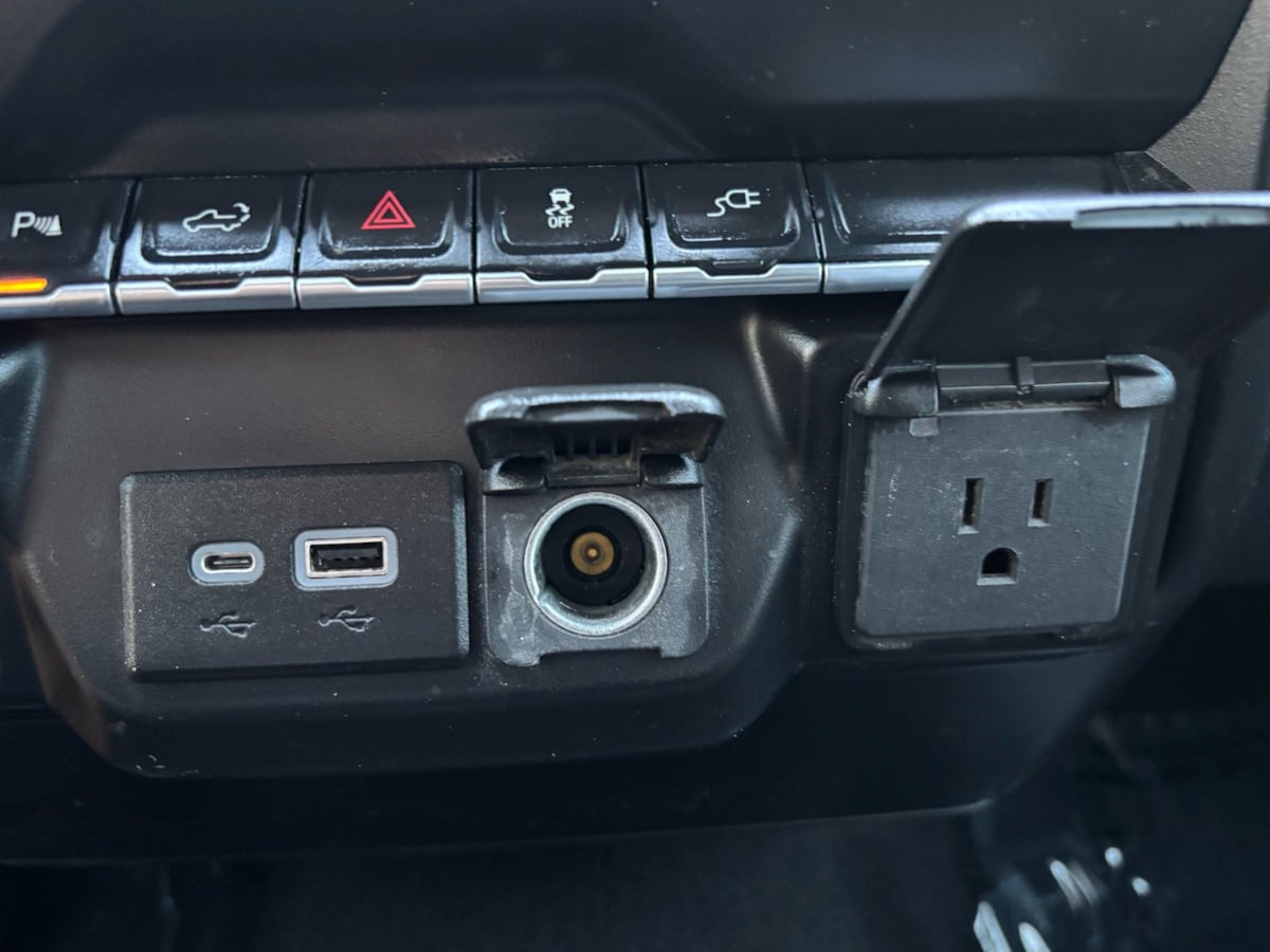 Chevrolet Silverado photo 32