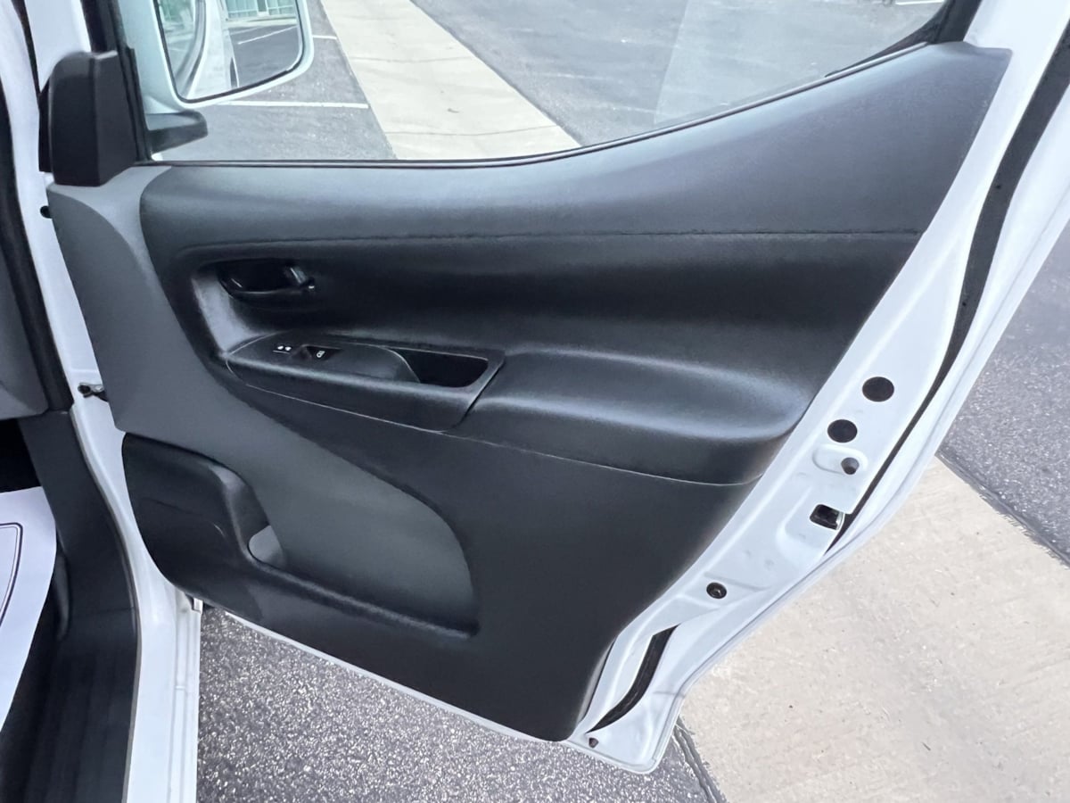 Nissan NV200 photo 9