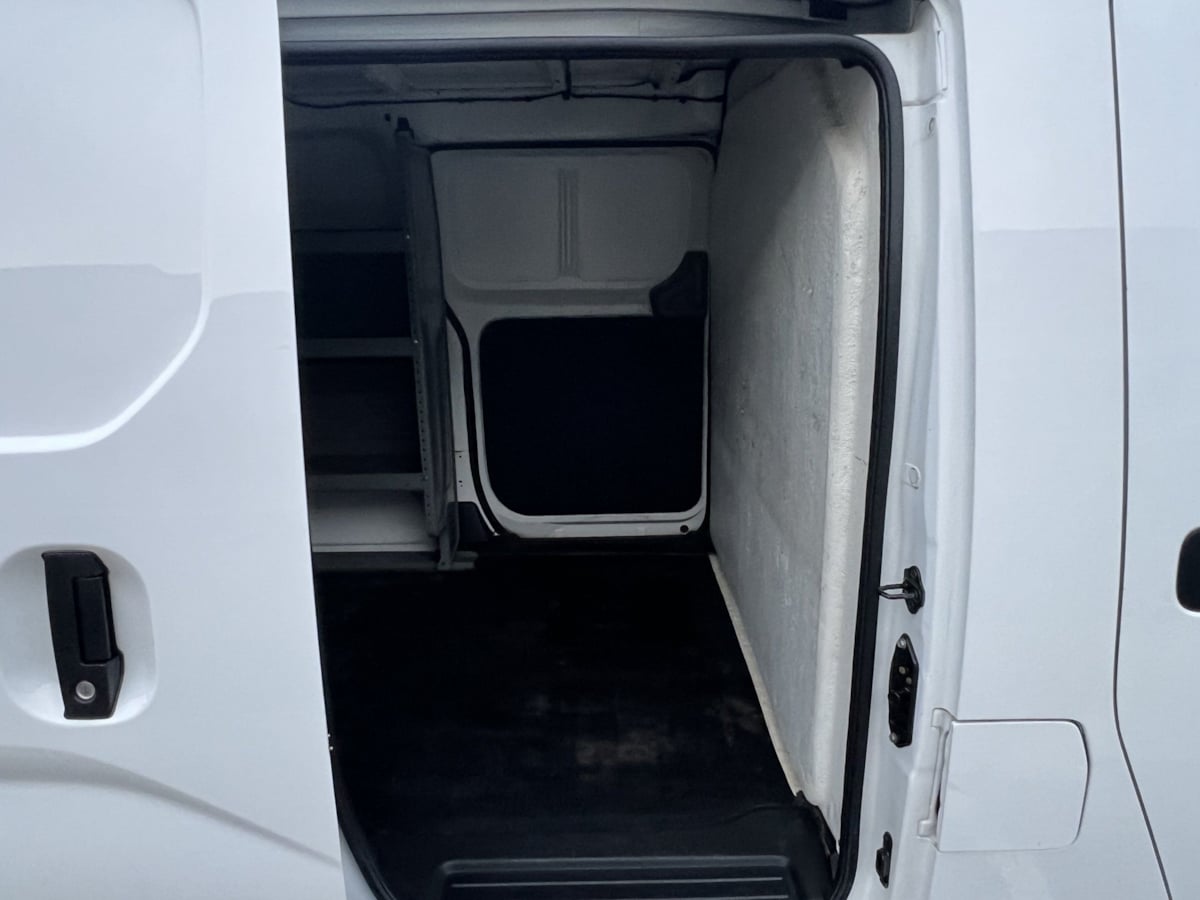 Nissan NV200 photo 13