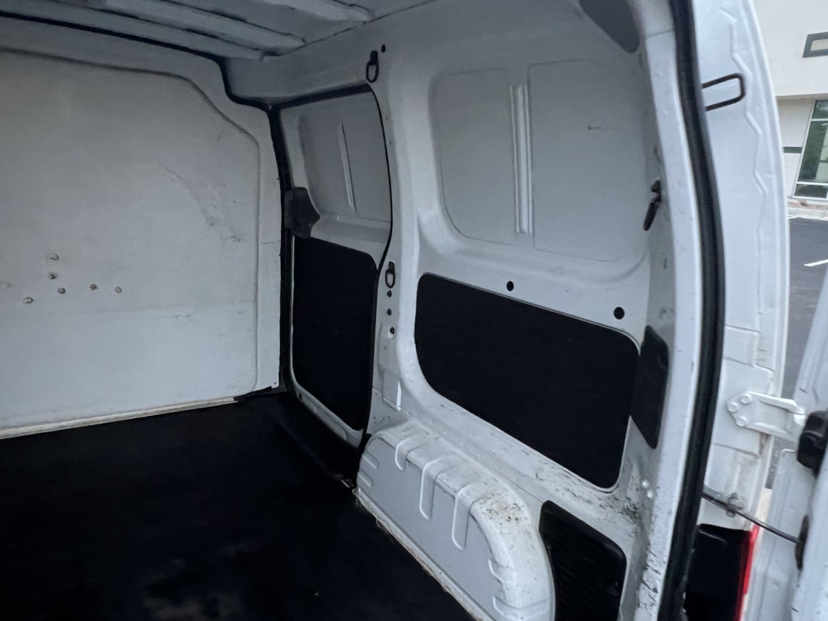 Nissan NV200 photo 16