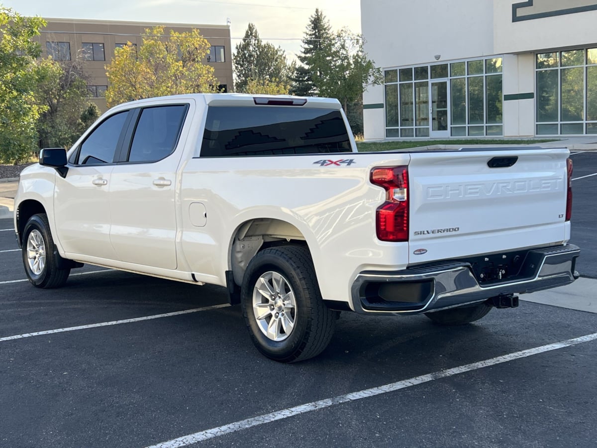 Chevrolet Silverado photo 3
