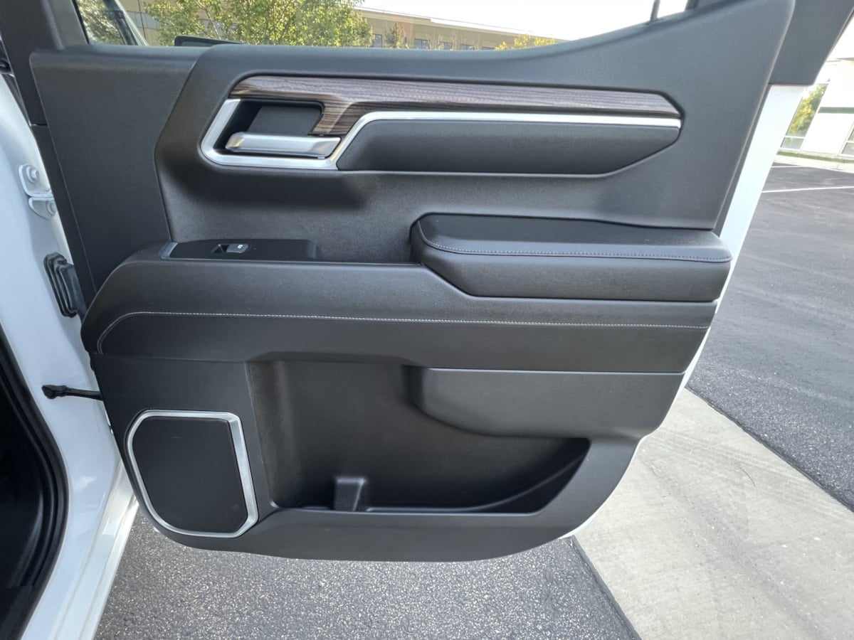 Chevrolet Silverado photo 13