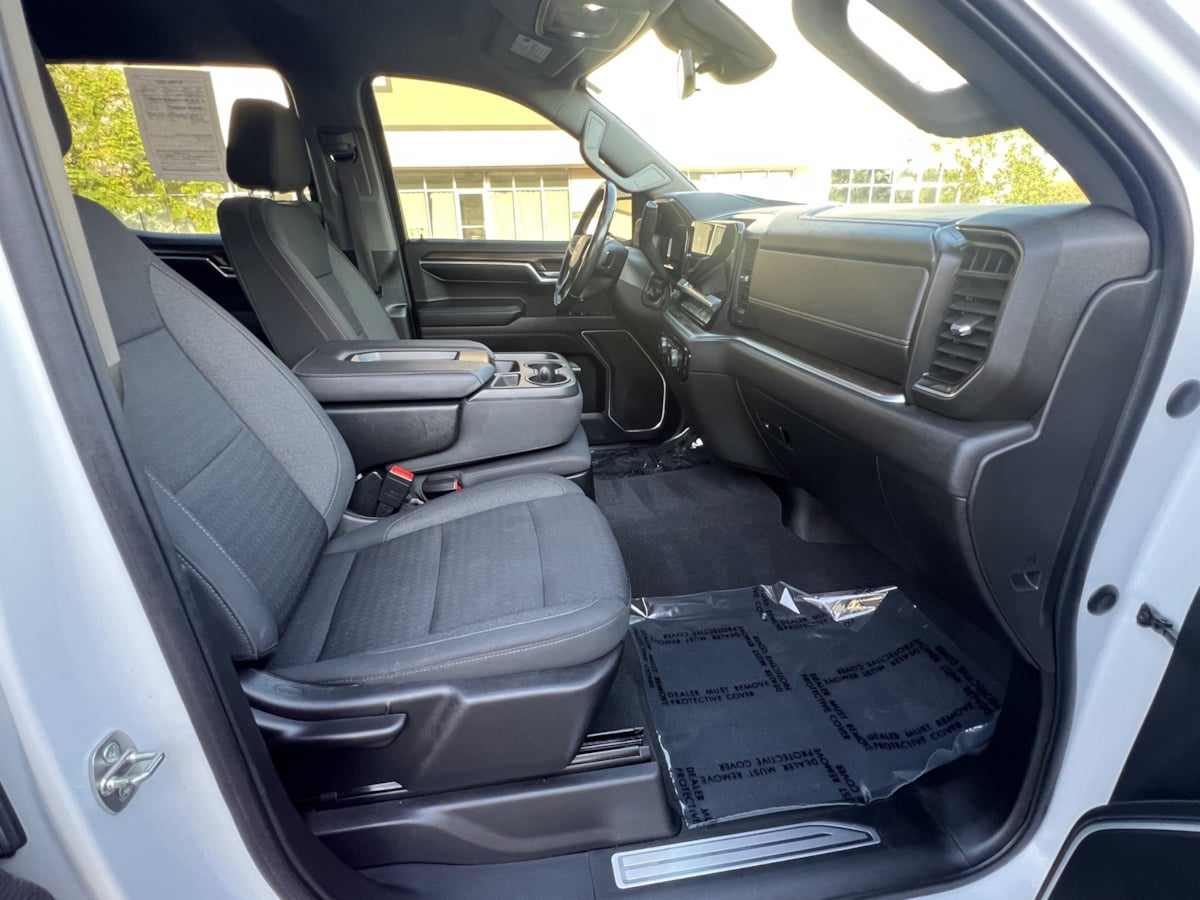 Chevrolet Silverado photo 14