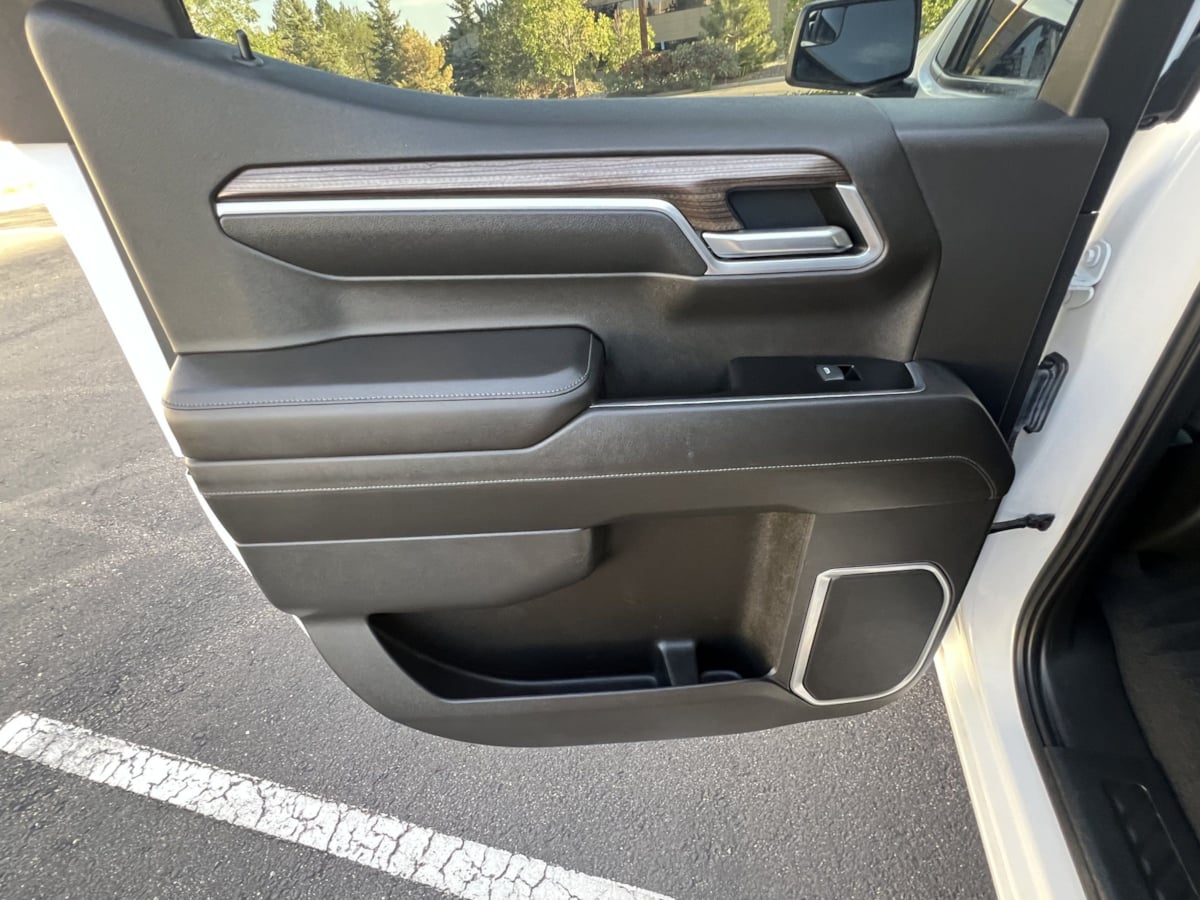Chevrolet Silverado photo 16
