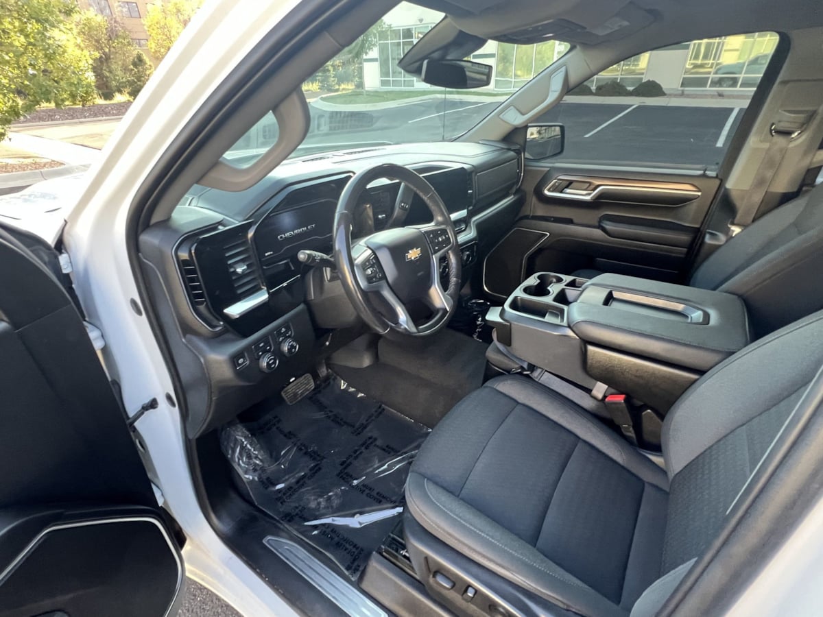 Chevrolet Silverado photo 18