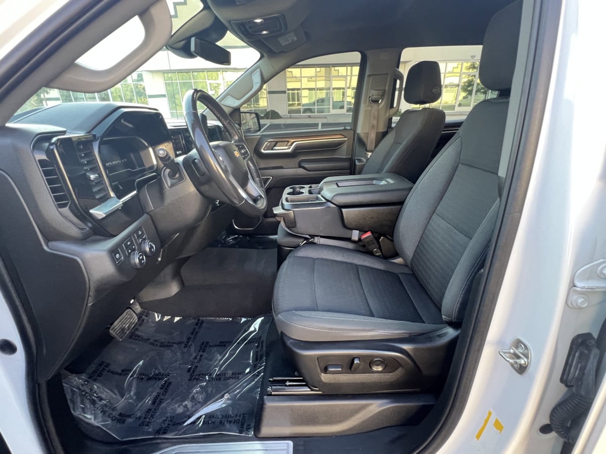 Chevrolet Silverado photo 19