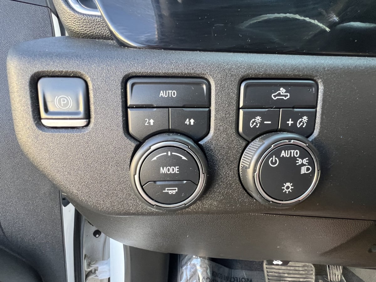Chevrolet Silverado photo 31