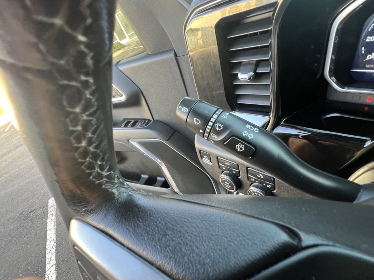 Chevrolet Silverado photo 32