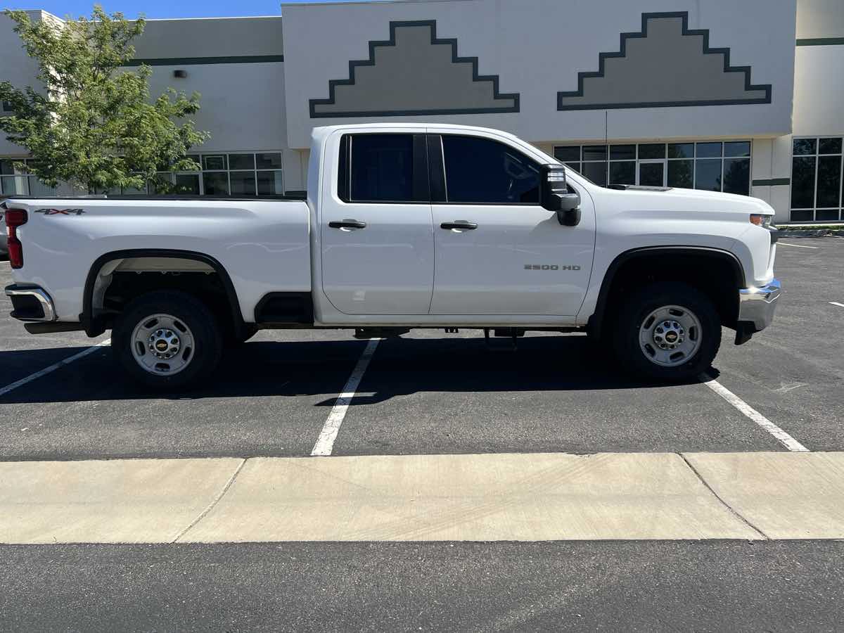 Chevrolet Silverado photo 2