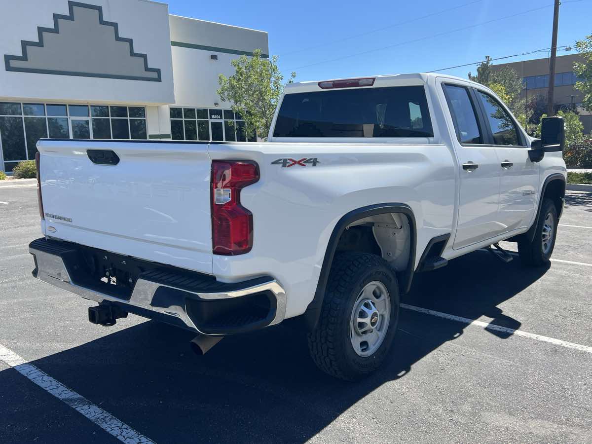 Chevrolet Silverado photo 3