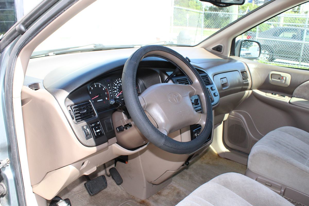1998 Toyota Sienna - $3,500