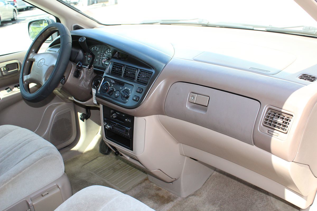 1998 Toyota Sienna - $3,500