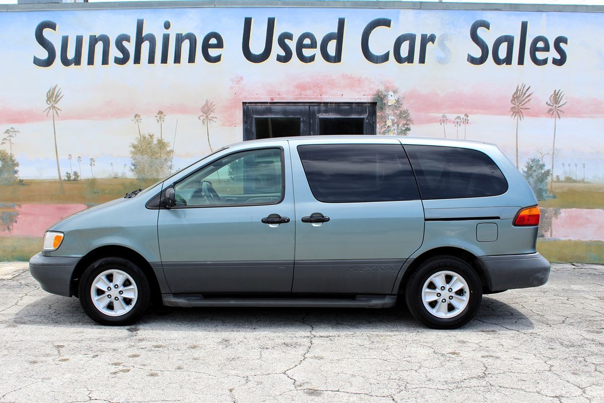 1998 Toyota Sienna - $3,500