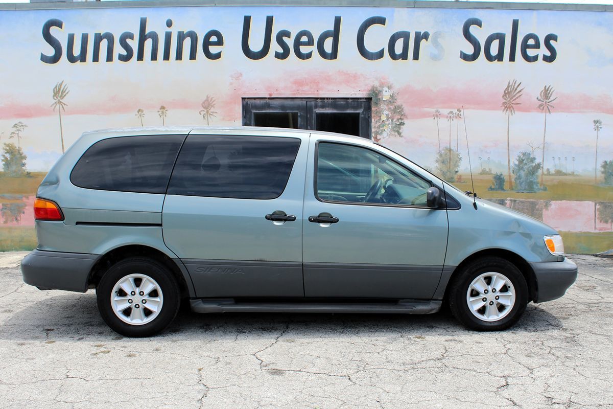 1998 Toyota Sienna - $3,500