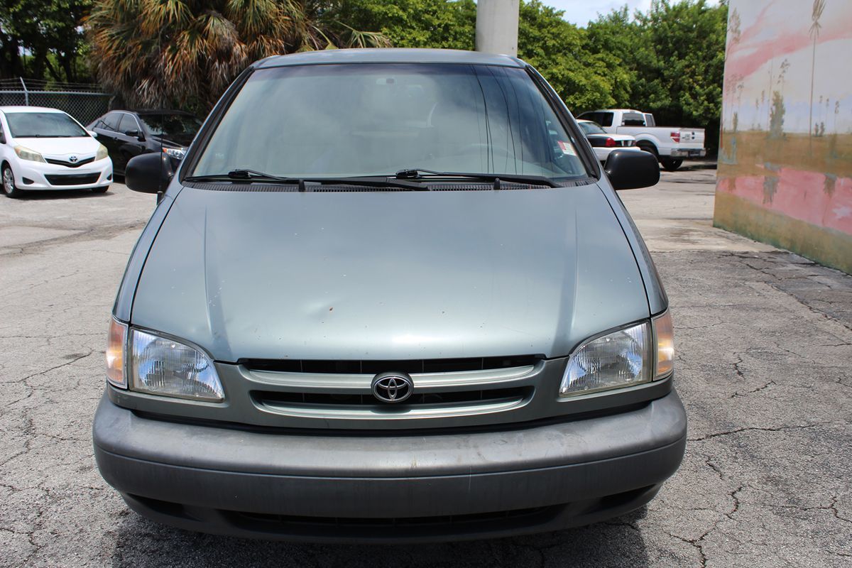 1998 Toyota Sienna - $3,500