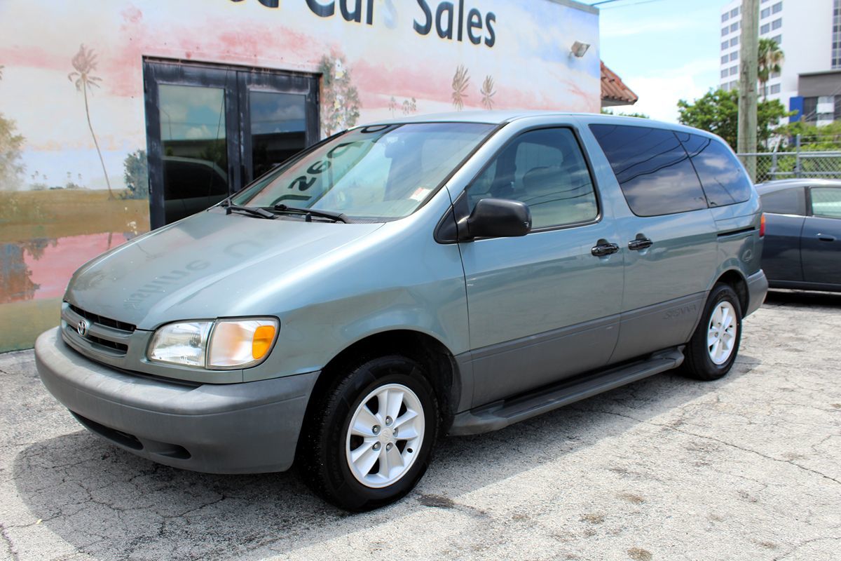 1998 Toyota Sienna - $3,500