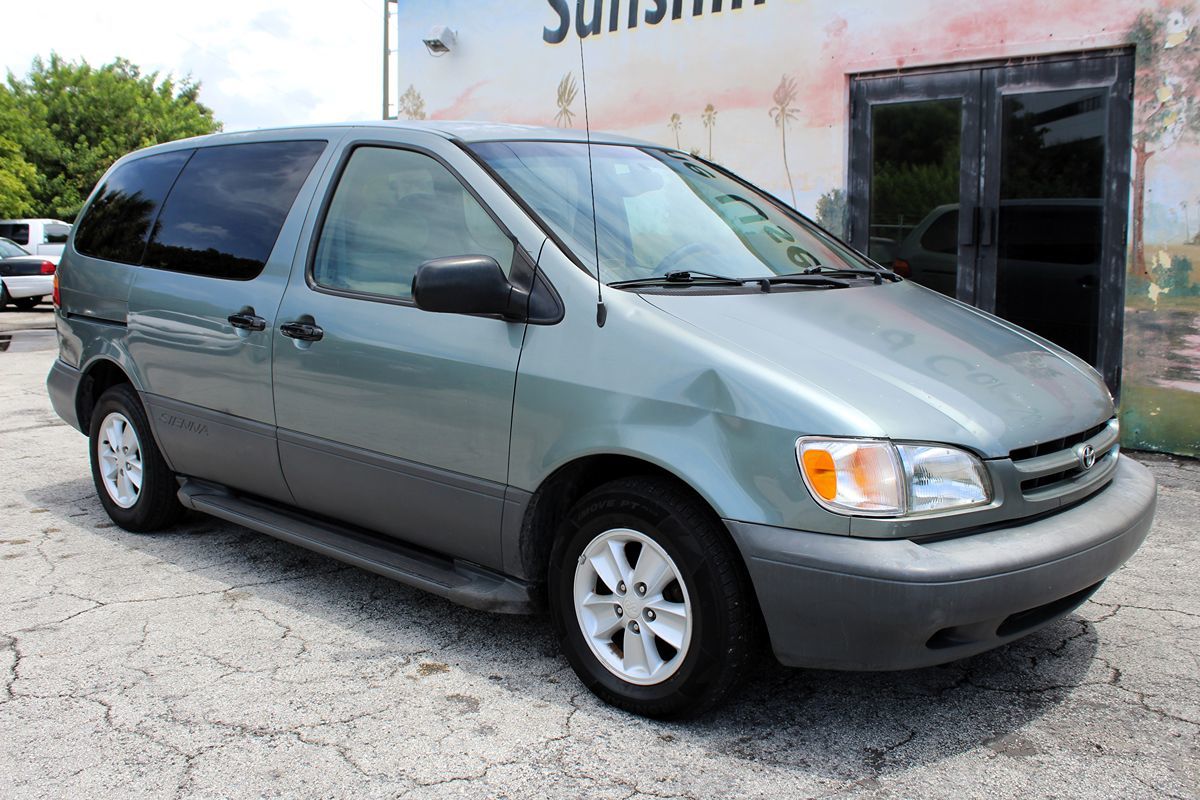 1998 Toyota Sienna - $3,500