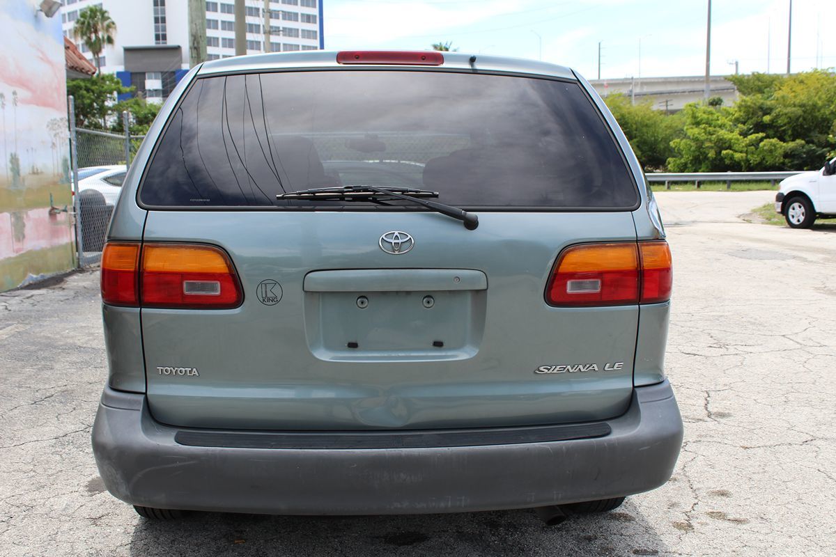 1998 Toyota Sienna - $3,500