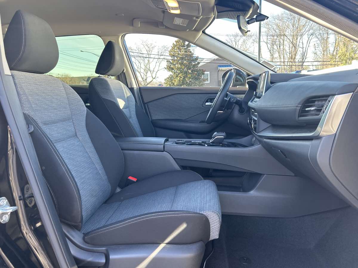2023 Nissan Rogue SV - Photo 11