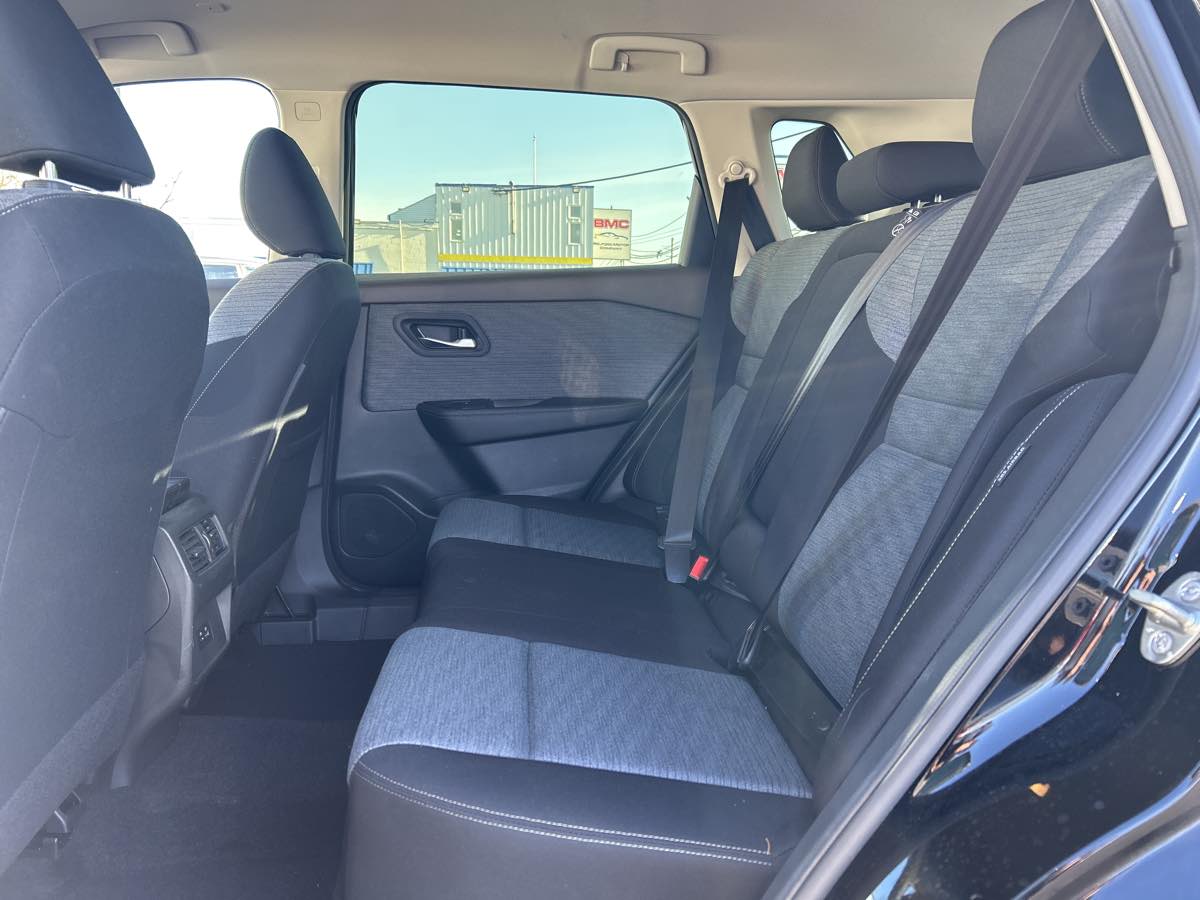 2023 Nissan Rogue SV - Photo 12