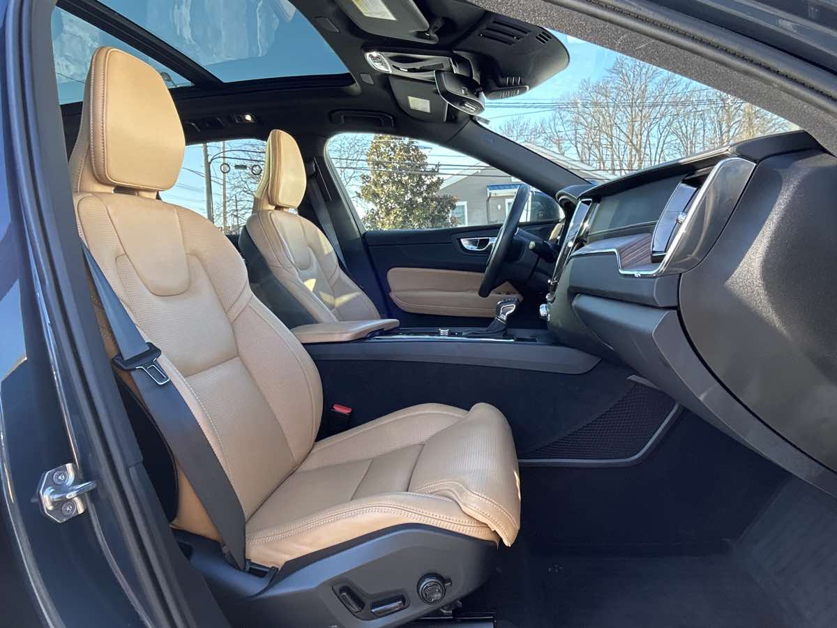 2021 Volvo XC60 Inscription - Photo 11