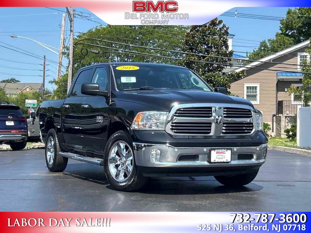 2015 RAM 1500 Negro (Brilliant Black Crystal Pearlcoat) Camioneta Todo terreno Automática