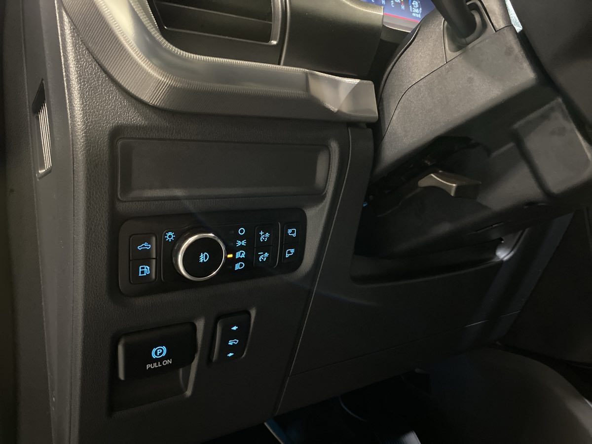 2025 Ford F-150 Lariat - Photo 17