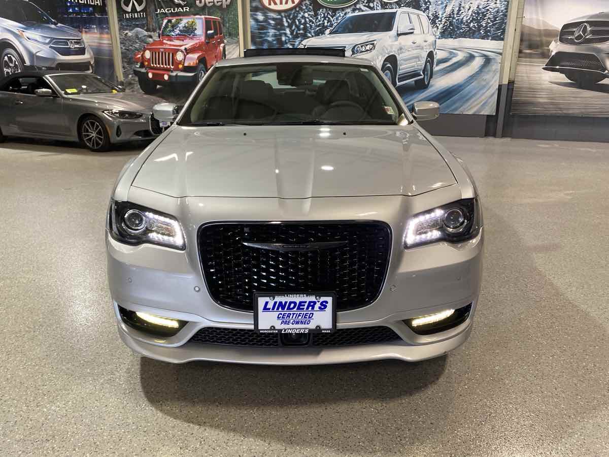 2023 Chrysler 300 Touring L - Photo 2