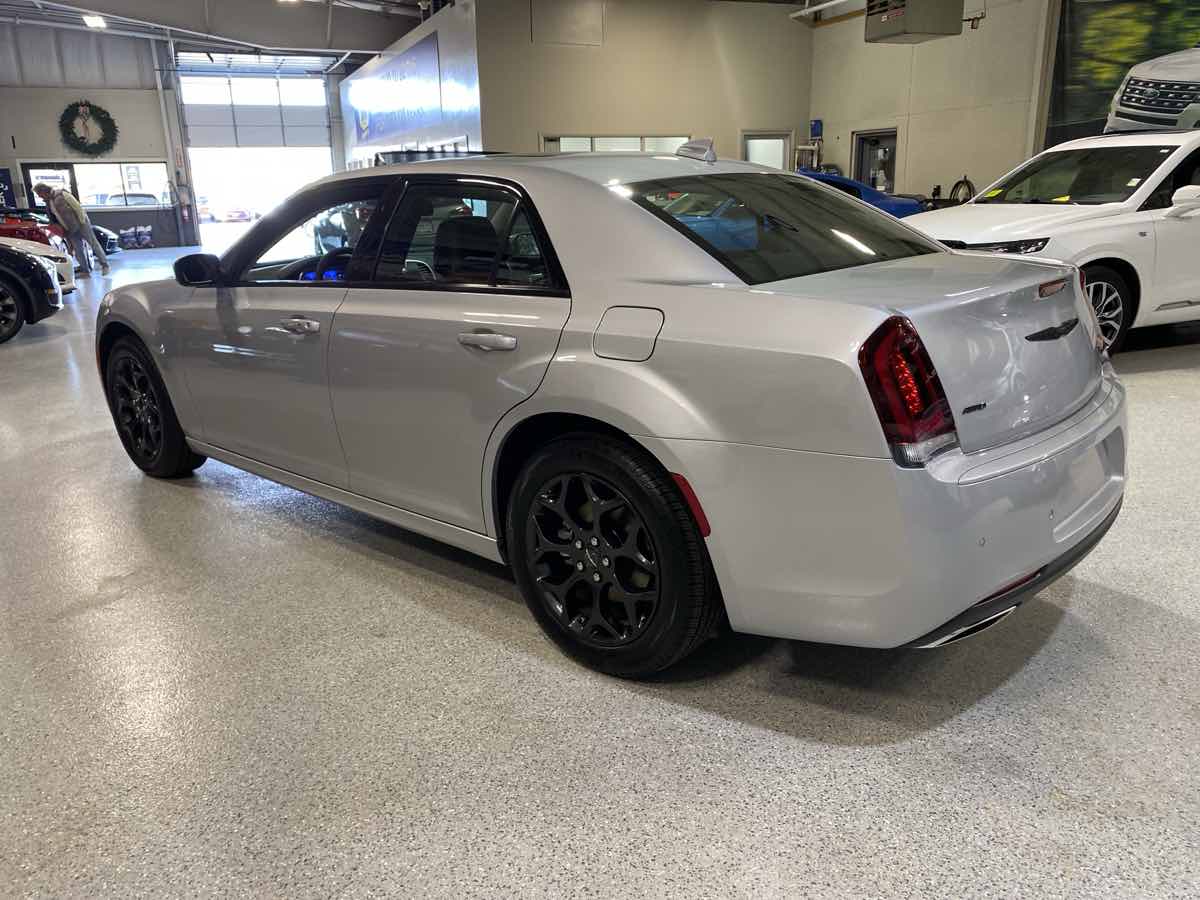 2023 Chrysler 300 Touring L - Photo 5