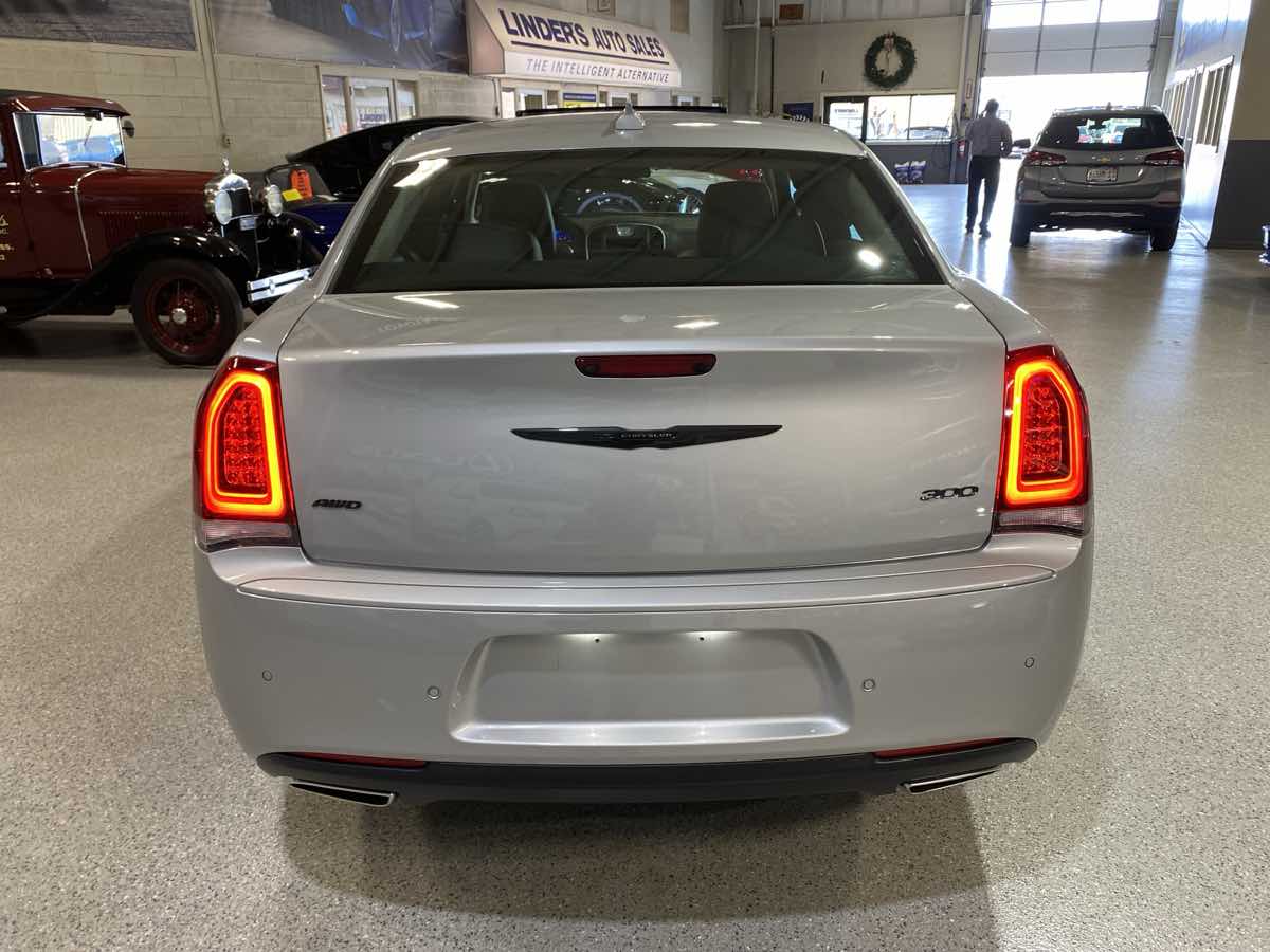 2023 Chrysler 300 Touring L - Photo 6