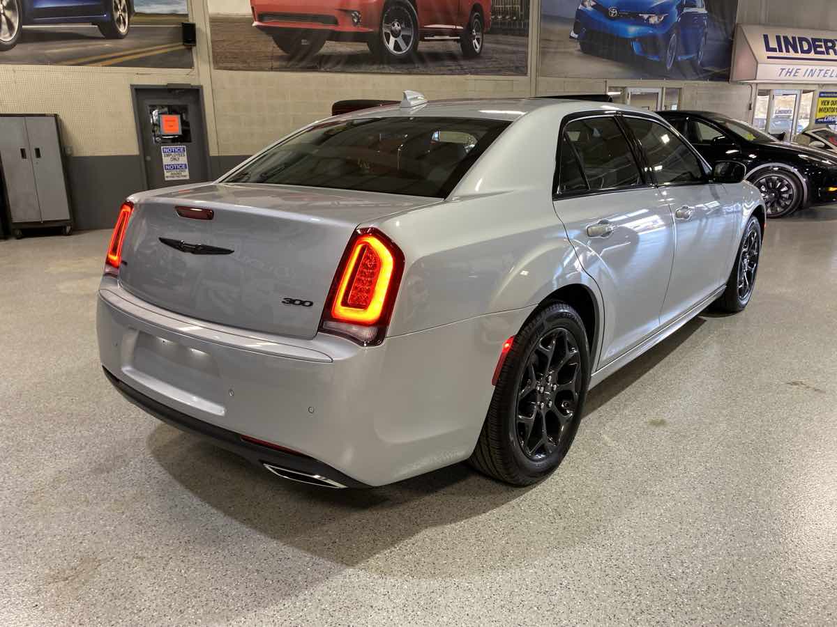 2023 Chrysler 300 Touring L - Photo 7