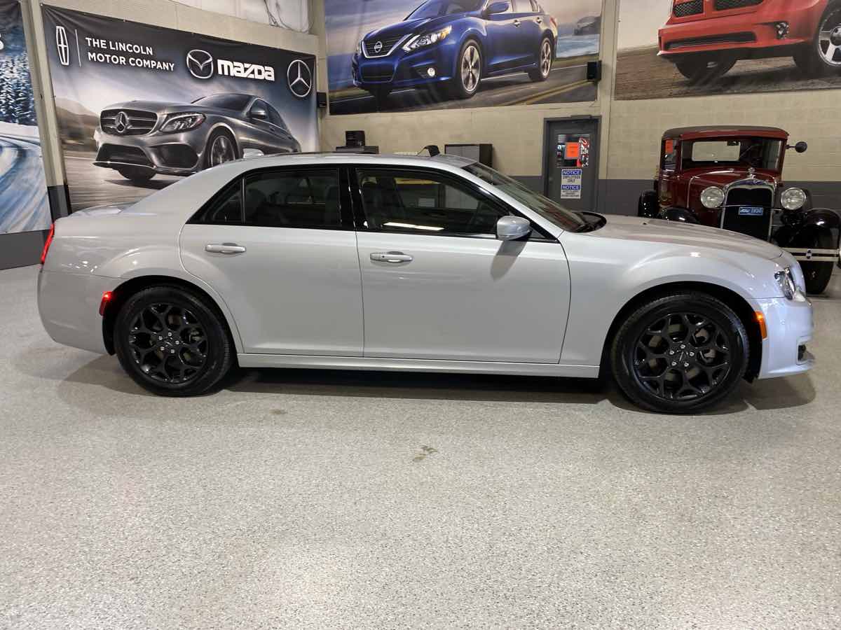 2023 Chrysler 300 Touring L - Photo 8