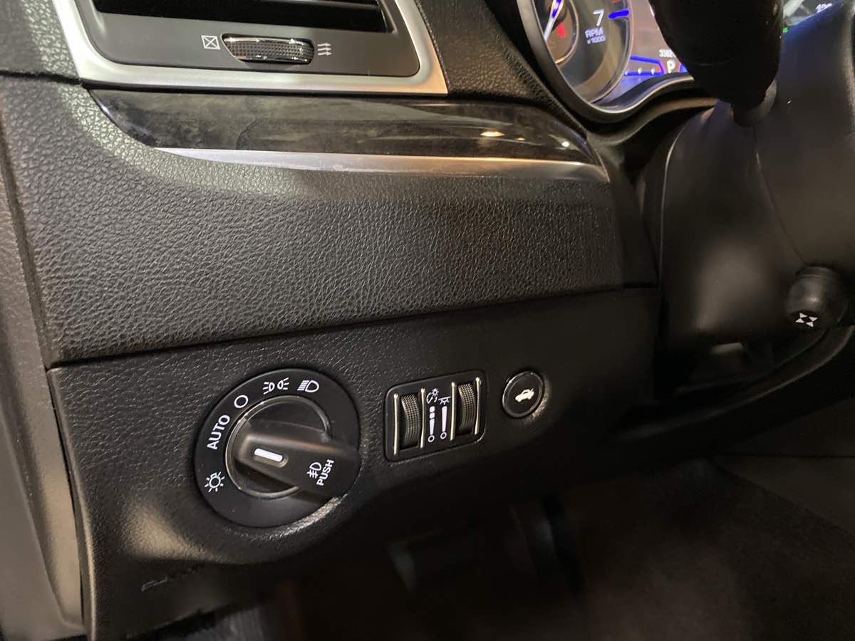 2023 Chrysler 300 Touring L - Photo 14