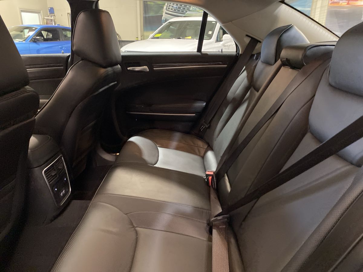 2023 Chrysler 300 Touring L - Photo 16