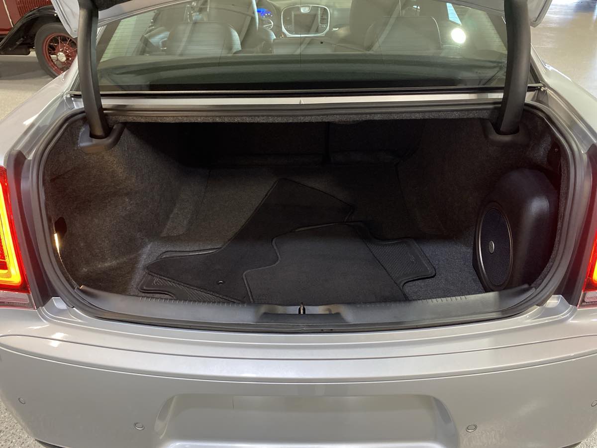 2023 Chrysler 300 Touring L - Photo 17