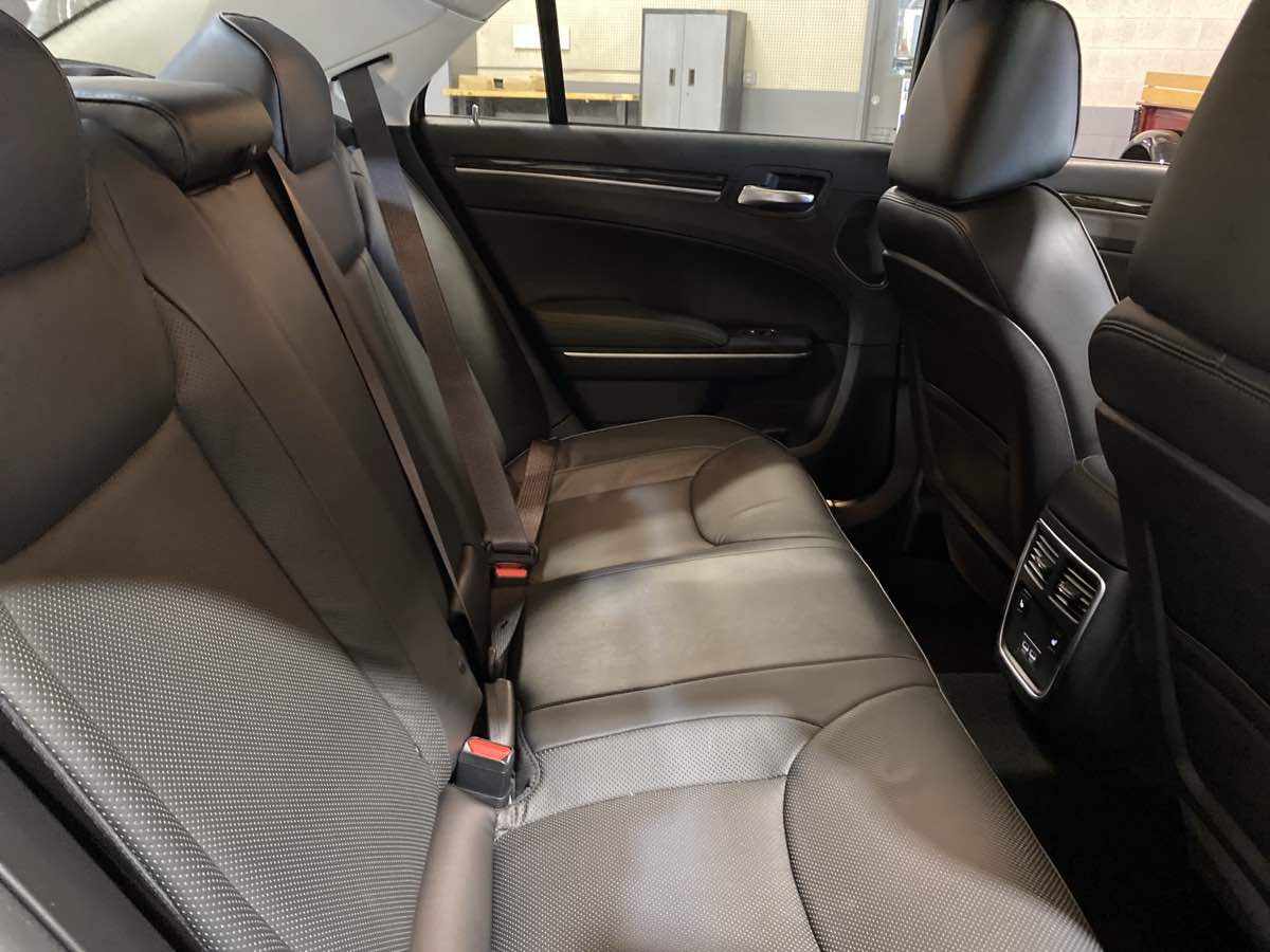 2023 Chrysler 300 Touring L - Photo 19