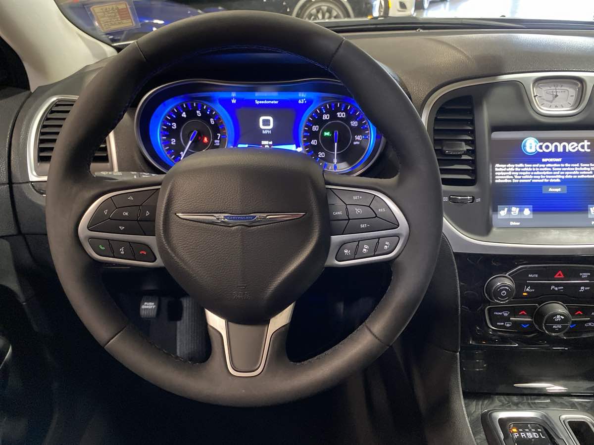 2023 Chrysler 300 Touring L - Photo 21